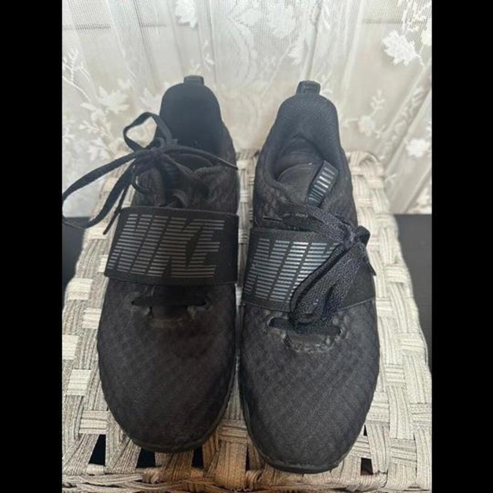 Nike Black Athletic Shoes - Comfortable and Stylish - Picture 4 of 5
